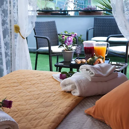 לינה וארוחת בוקר Elena 4*