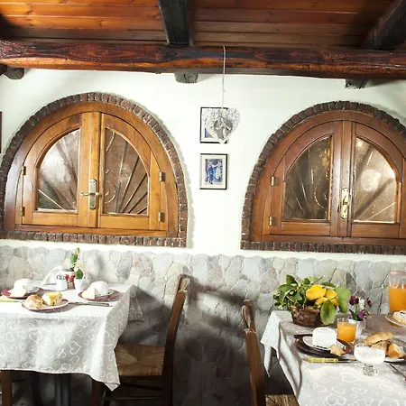 Elena לינה וארוחת בוקר