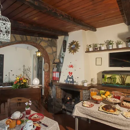 לינה וארוחת בוקר Elena