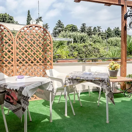 Elena לינה וארוחת בוקר 4*