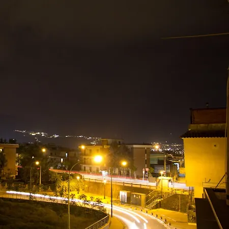 לינה וארוחת בוקר Elena