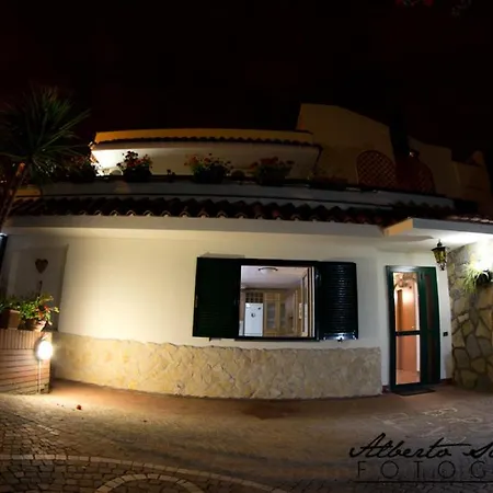 Elena לינה וארוחת בוקר