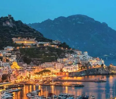 לינה וארוחת בוקר Elena פומפיי