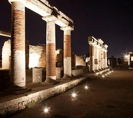 Elena לינה וארוחת בוקר