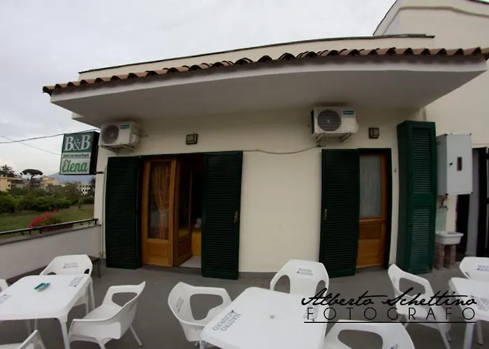 Oda ve Kahvaltı Elena Pompei